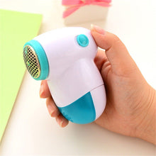 Load image into Gallery viewer, Ultra Lint Remover Fabric Shaver Electric Sweater Defuzzer
