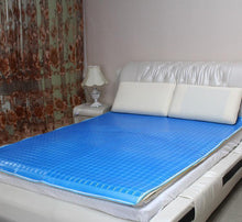 Load image into Gallery viewer, Premium Gel Topped Memory Foam Cool Mattress

